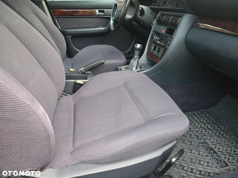 Audi 100 2.6 E - 29