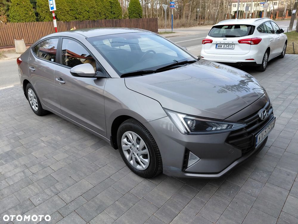 Hyundai Elantra 1.6 Classic Plus - 4