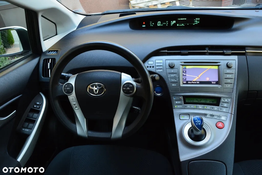 Toyota Prius (Hybrid) Comfort - 24