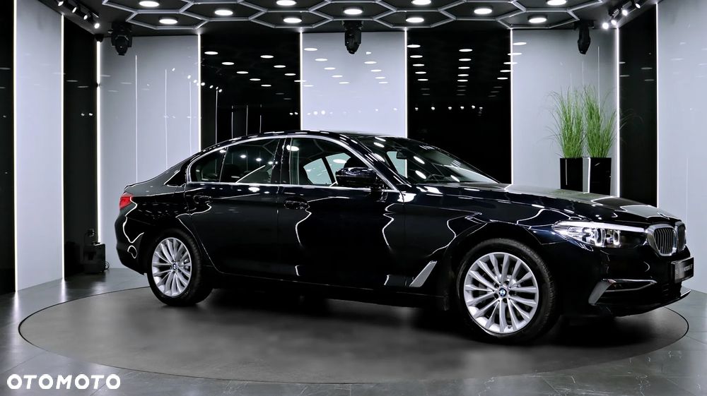 BMW Seria 5 530e xDrive Luxury Line - 11