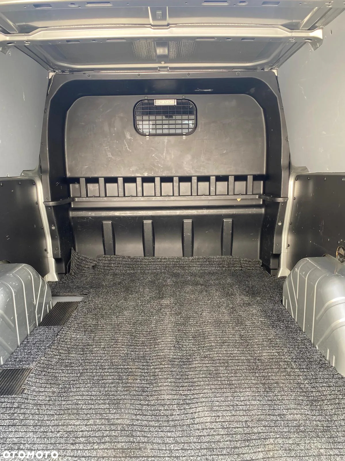 Ford TRANSIT CUSTOM - 8