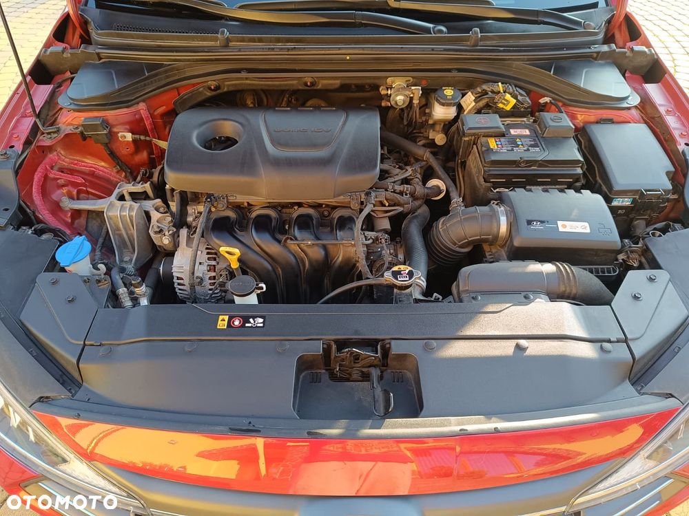 Hyundai Elantra 1.6 Comfort - 13