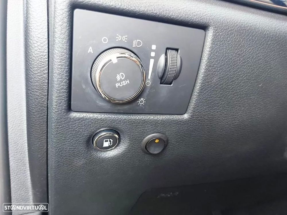 Jeep Grand Cherokee - 38