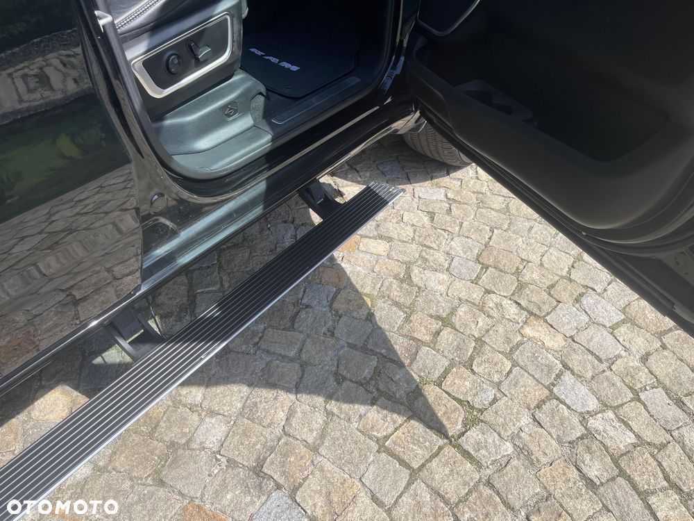 RAM 1500 5.7 Crew Cab Longbed Laramie Black - 5