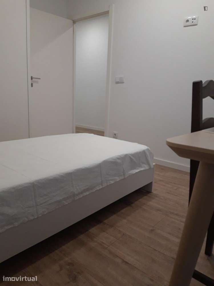 Quarto - localizado em Sé de Braga e São Lázaro Braga - Grande imagem: 4/20