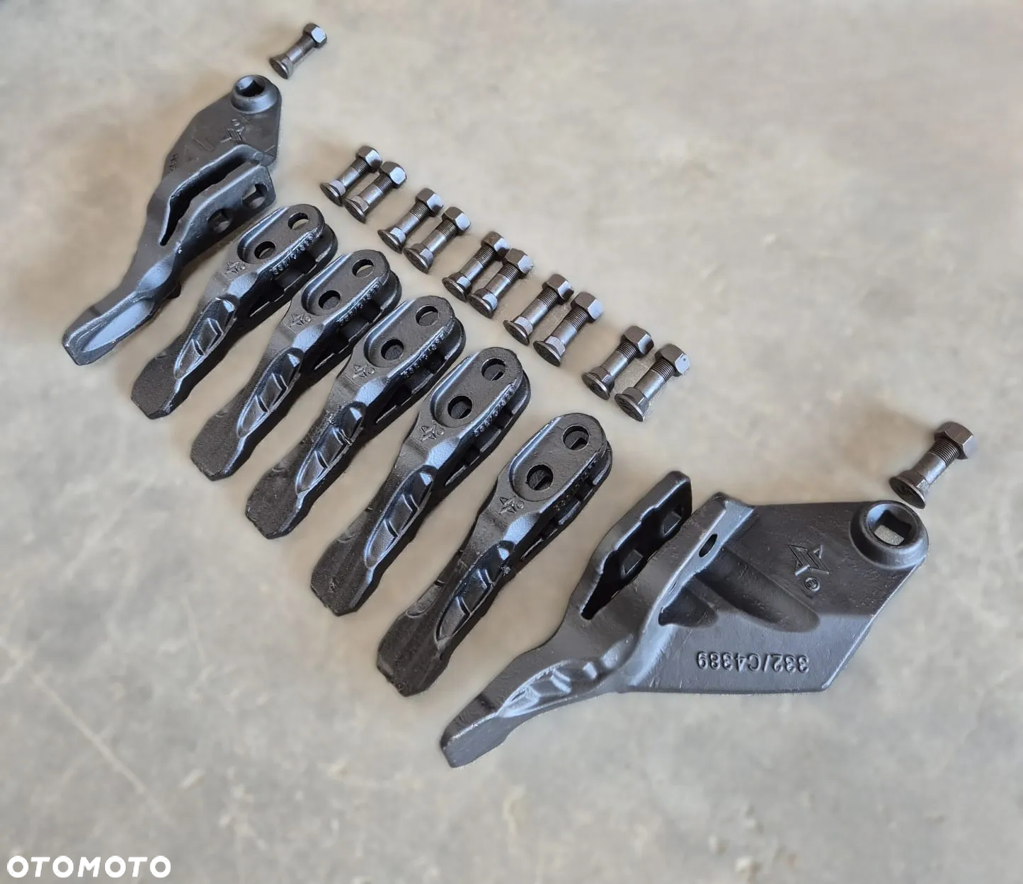 Zestaw zębów do łyżki 150 cm koparko-ładowarka - NOWY MODEL - 4