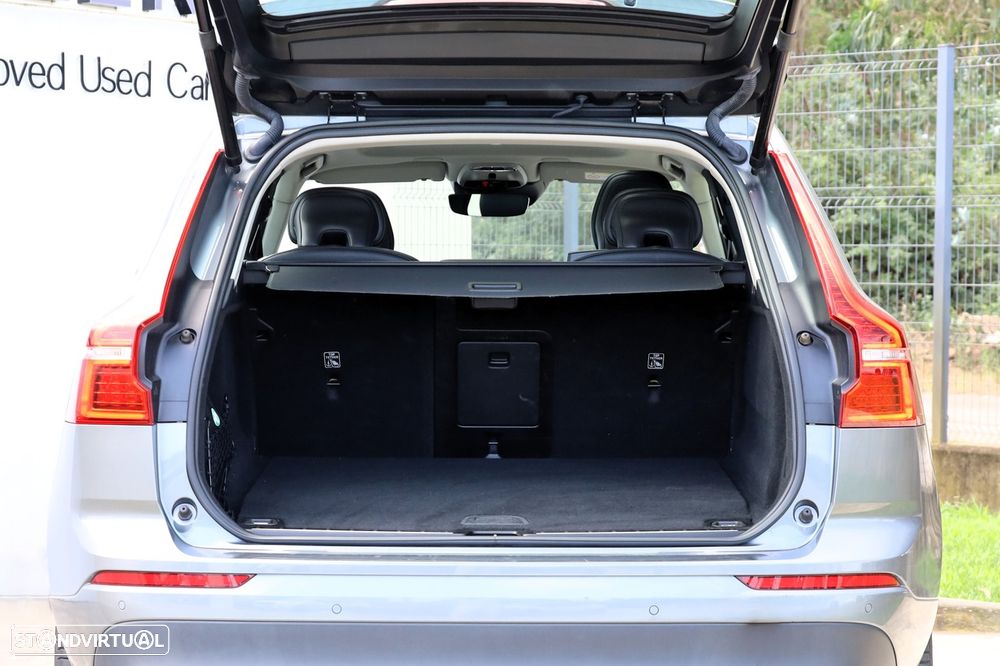 Volvo XC 60 2.0 T8 PHEV Momentum Plus AWD - 5