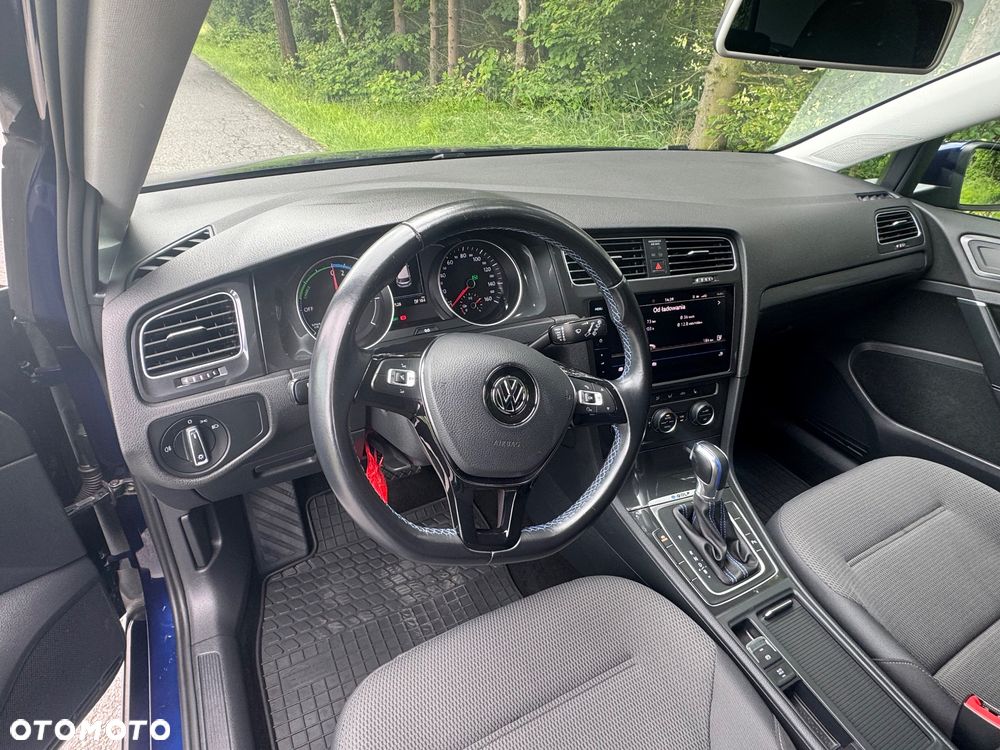 Volkswagen Golf - 16