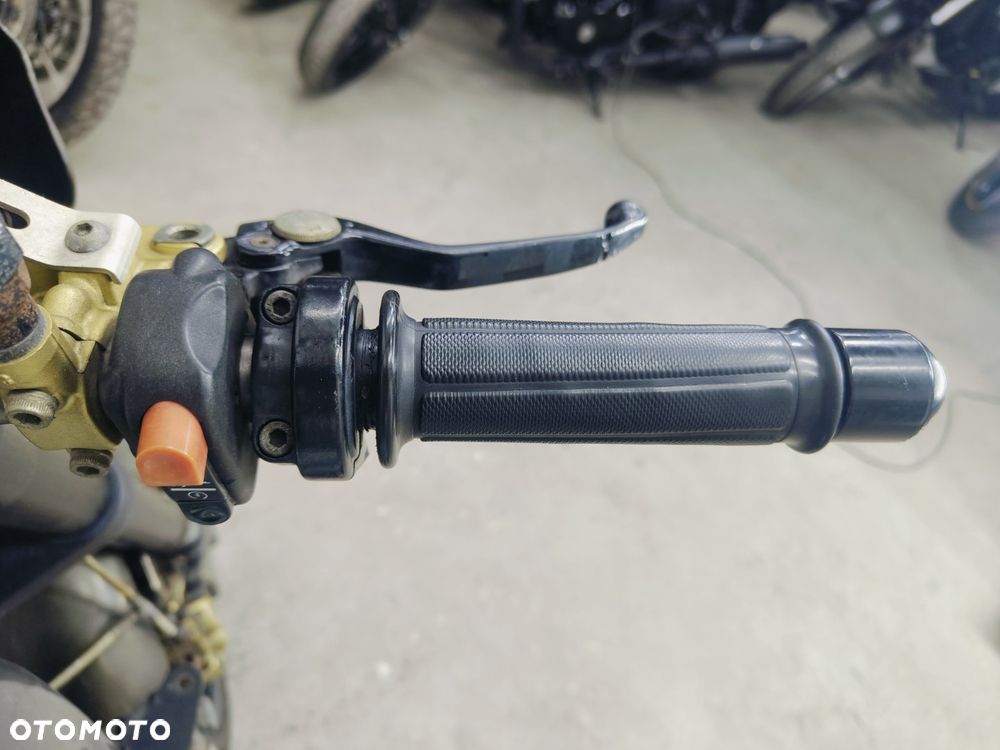 Moto Guzzi V11 - 16