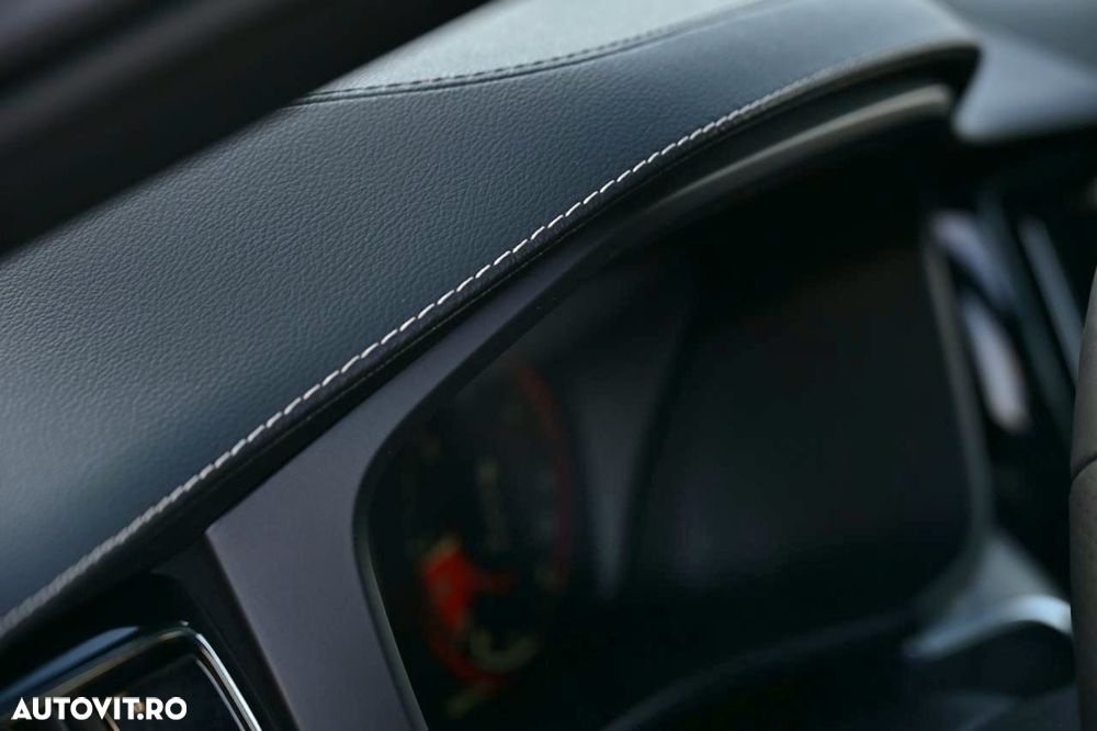 Volvo XC 60 D5 AWD Geartronic RDesign - 26