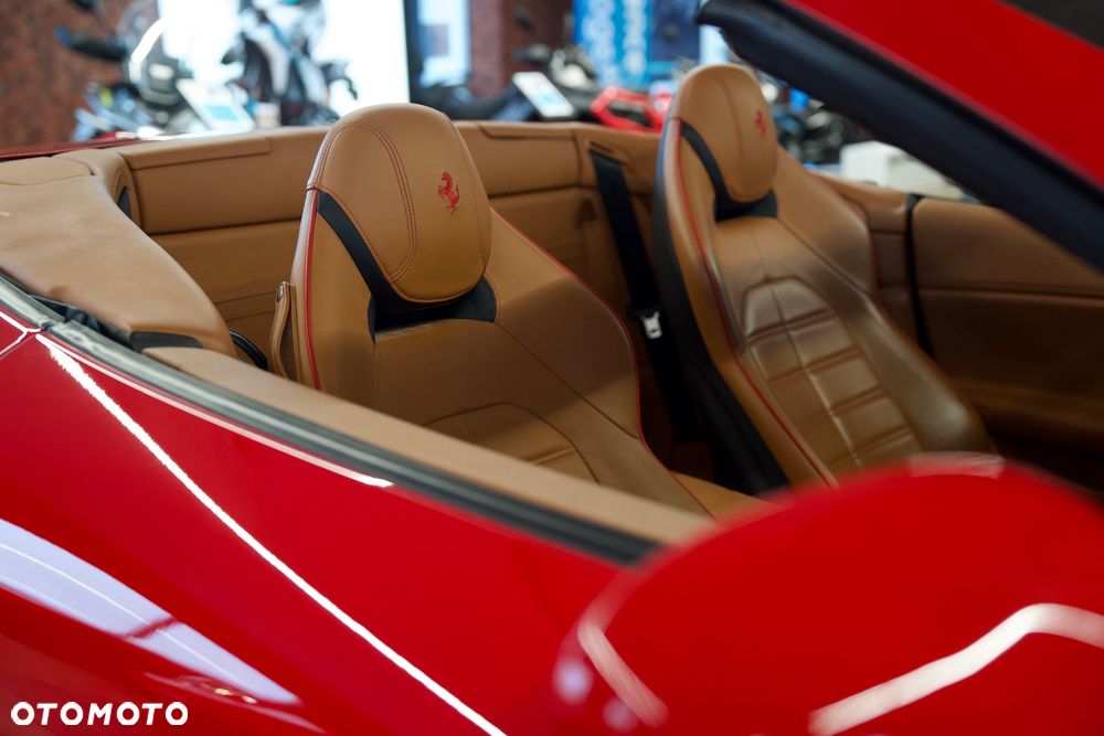 Ferrari California T - 23