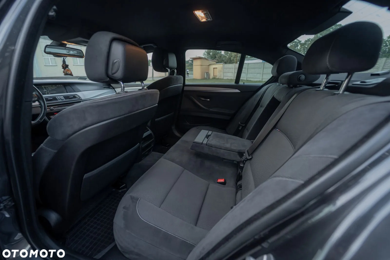 BMW Seria 5 528i xDrive - 29