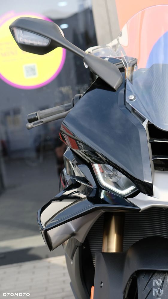 BMW S - 9