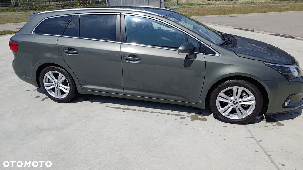 Toyota Avensis 1.8 Sol plus NAVI - 12