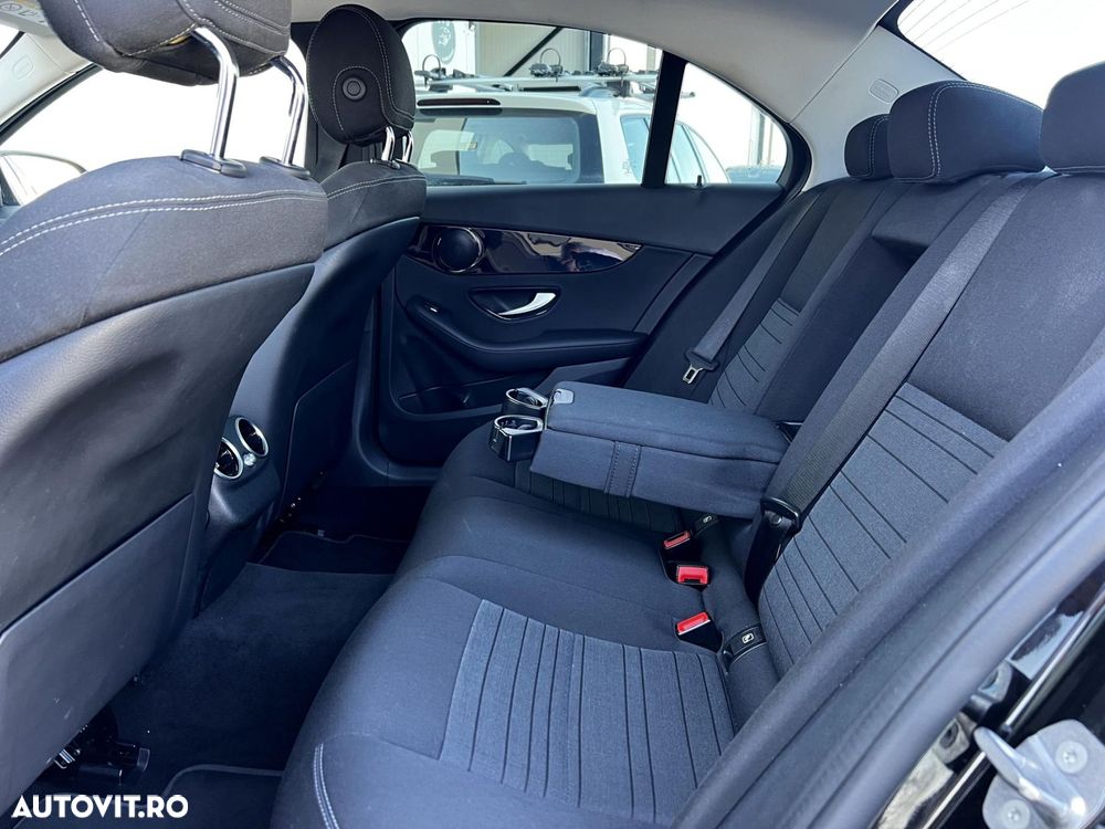 Mercedes-Benz C - 32