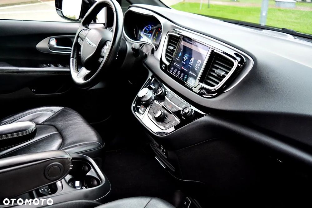 Chrysler Pacifica - 20