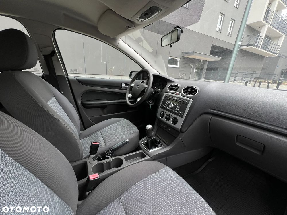 Ford Focus - 32