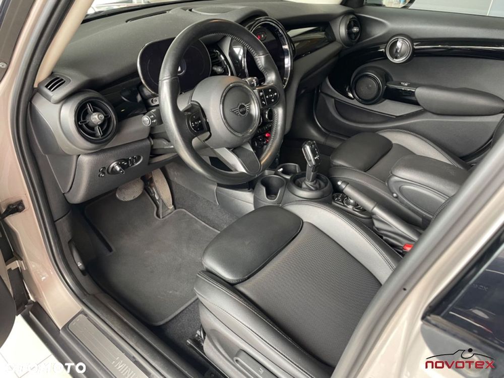 MINI Cooper Essential Trim - 10