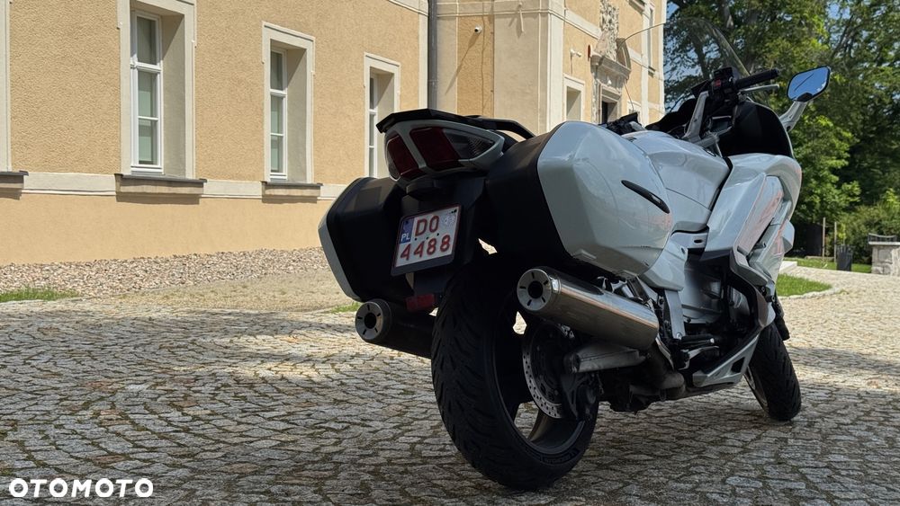Yamaha FJR - 4