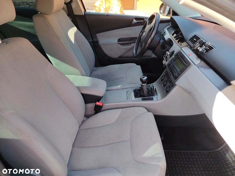 Volkswagen Passat 2.0 FSI Comfortline - 5