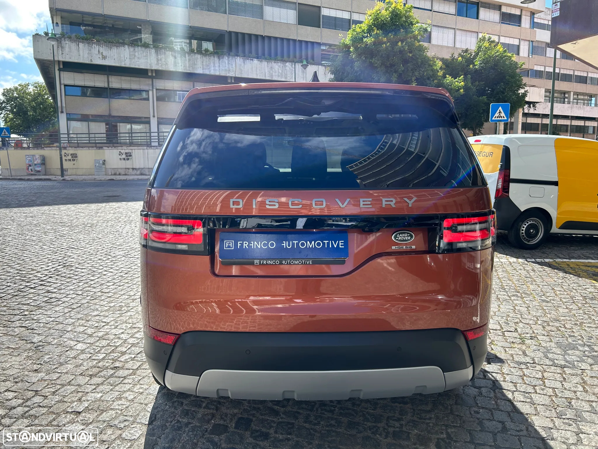 Land Rover Discovery 3.0 Si6 HSE Luxury Auto - 4