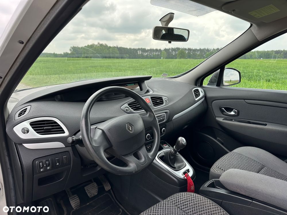 Renault Scenic 1.6 16V 110 Expression - 8