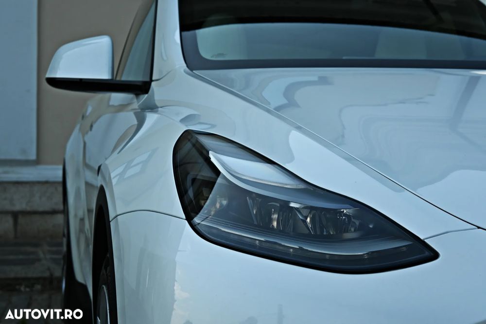 Tesla Model Y AWD Performance - 14