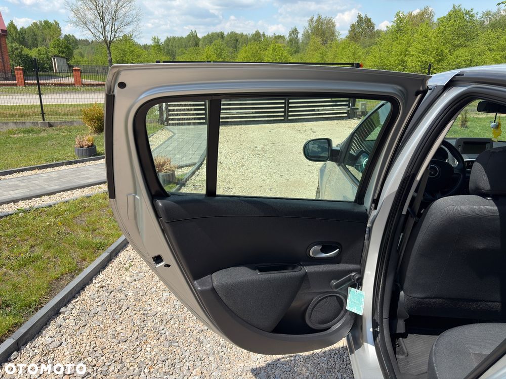 Renault Clio - 19