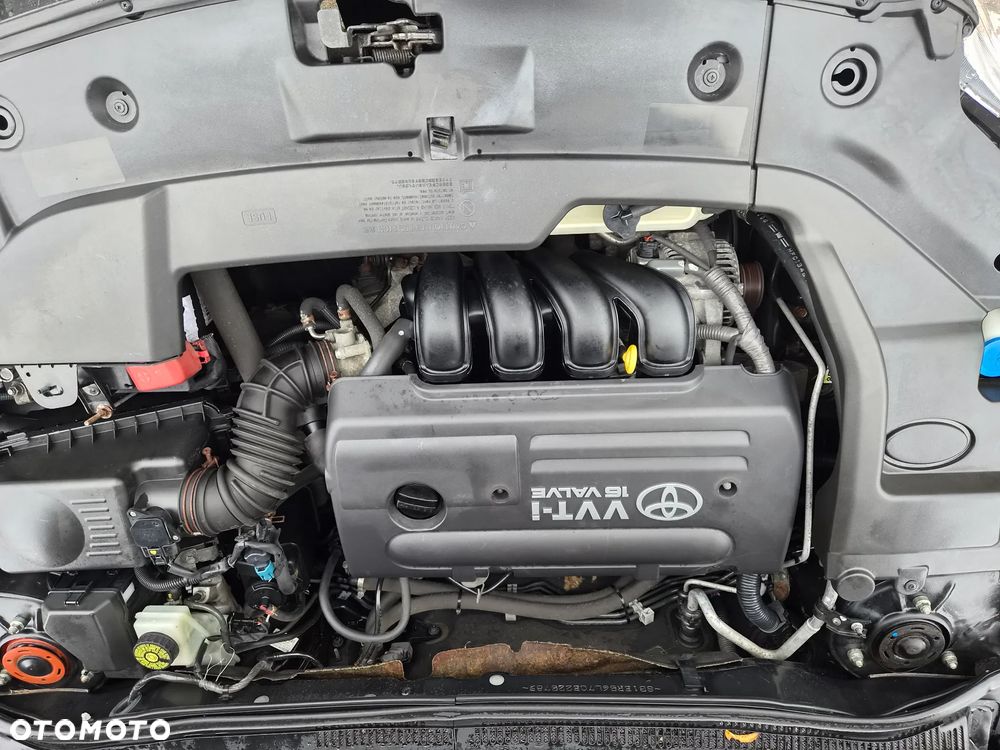 Toyota Avensis - 8