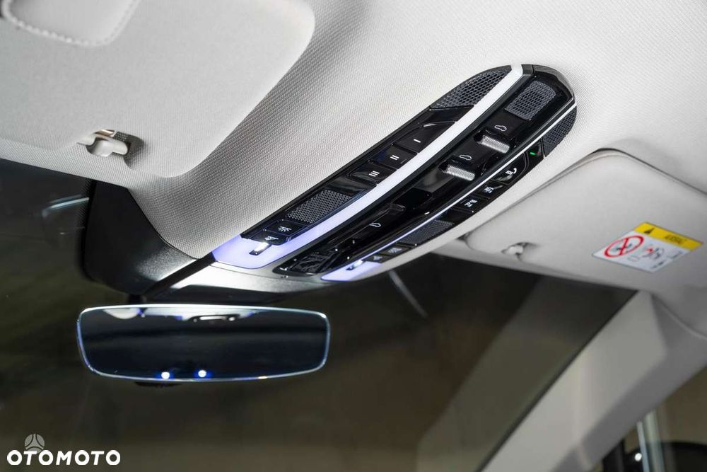 Porsche Panamera 4 E-Hybrid Platinum Edition - 11