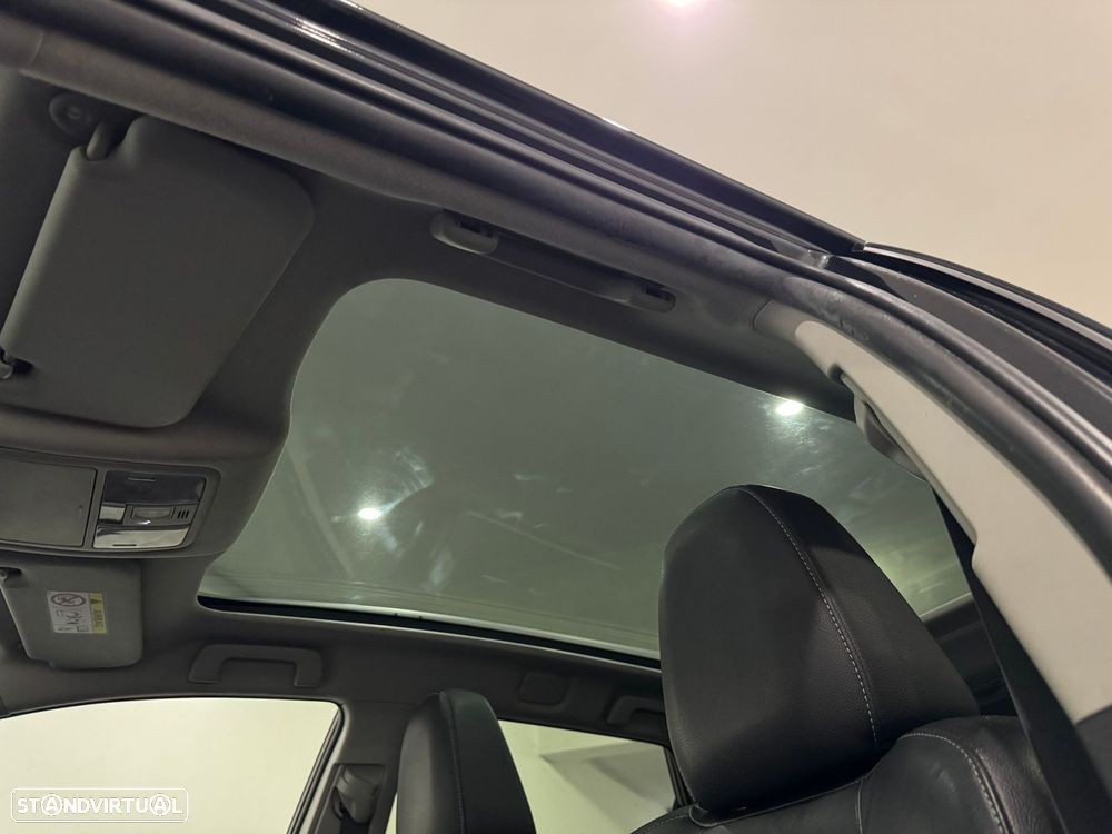 Toyota Auris Touring Sports 1.8 HSD Comfort +P.Techno+P.Sport - 10