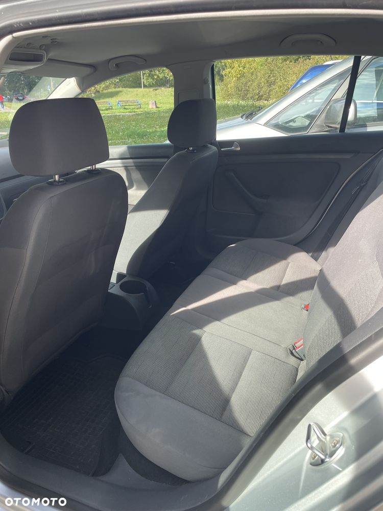 Volkswagen Golf 1.6 Comfortline - 12
