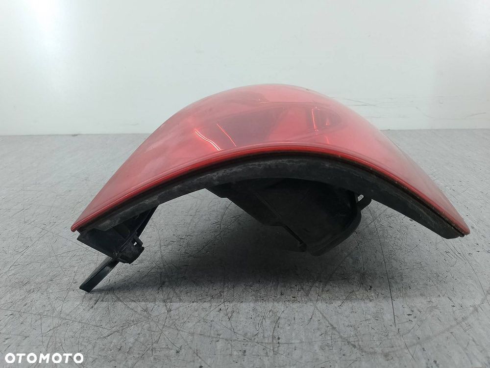 LAMPA TYLNA PRAWA NISSAN PRIMERA P12 ( 03-07 ) 89077085  26550AU40A 1.8 16V - 9