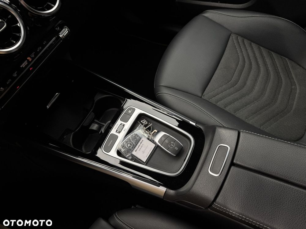 Mercedes-Benz GLB 2023