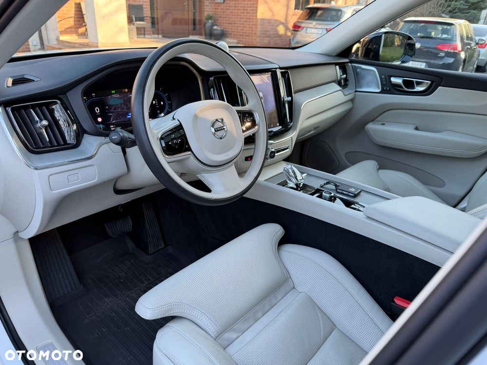 Volvo XC 60 B5 B AWD Momentum Pro - 18