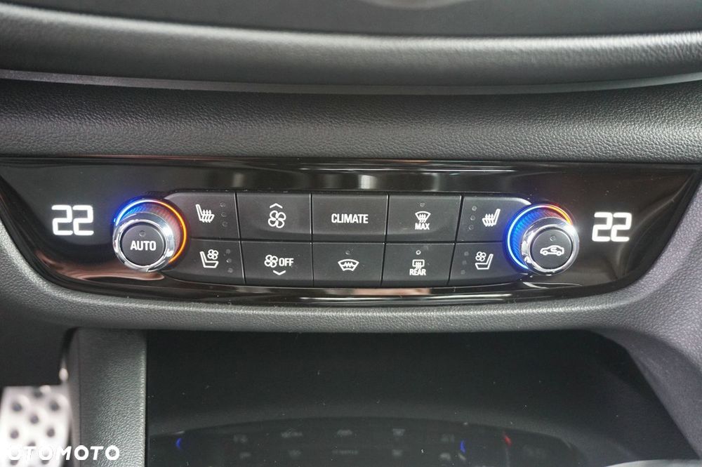 Opel Insignia 2.0 T 4x4 GSi + S&S - 11