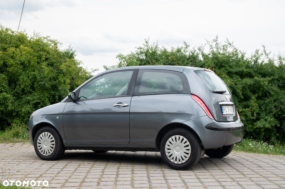 Lancia Ypsilon 1.2 16v Class - 9