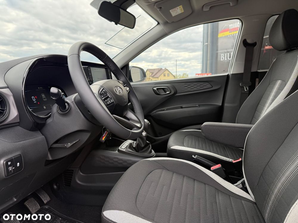 Hyundai i10 1.0 Fifa World Cup Edition - 16