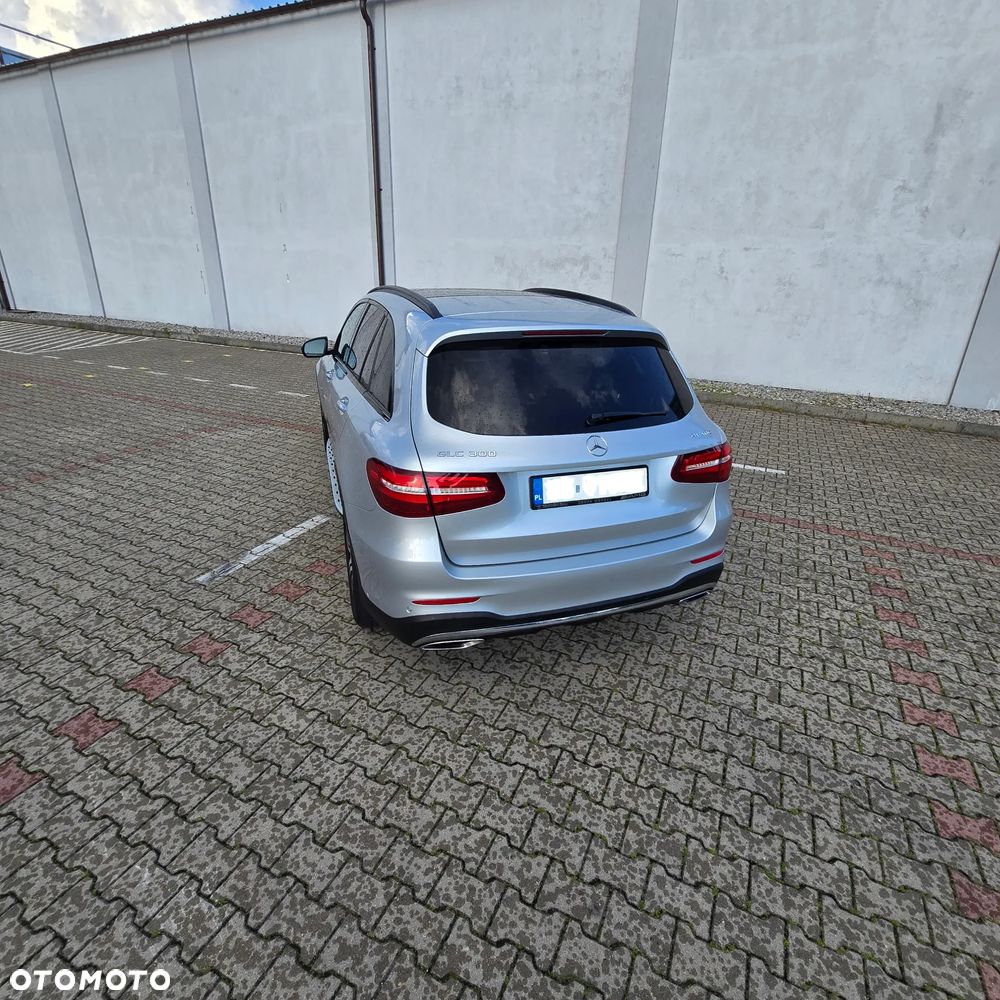 Mercedes-Benz GLC 300 4Matic 9G-TRONIC AMG Line - 8