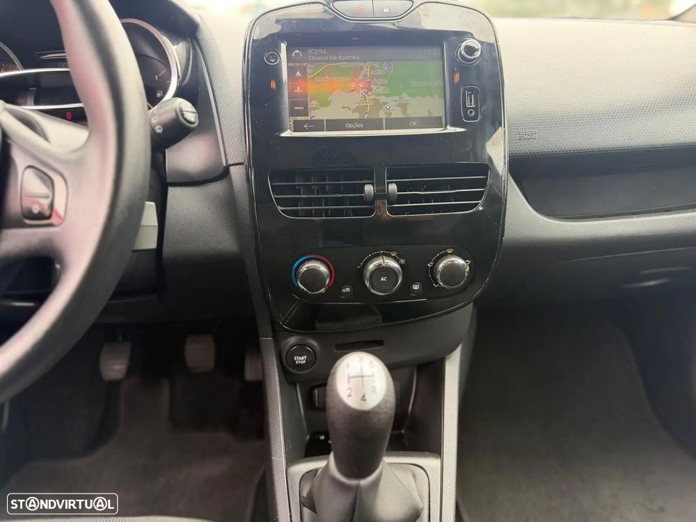 Renault Clio Sport Tourer 0.9 TCE — fotografia 15