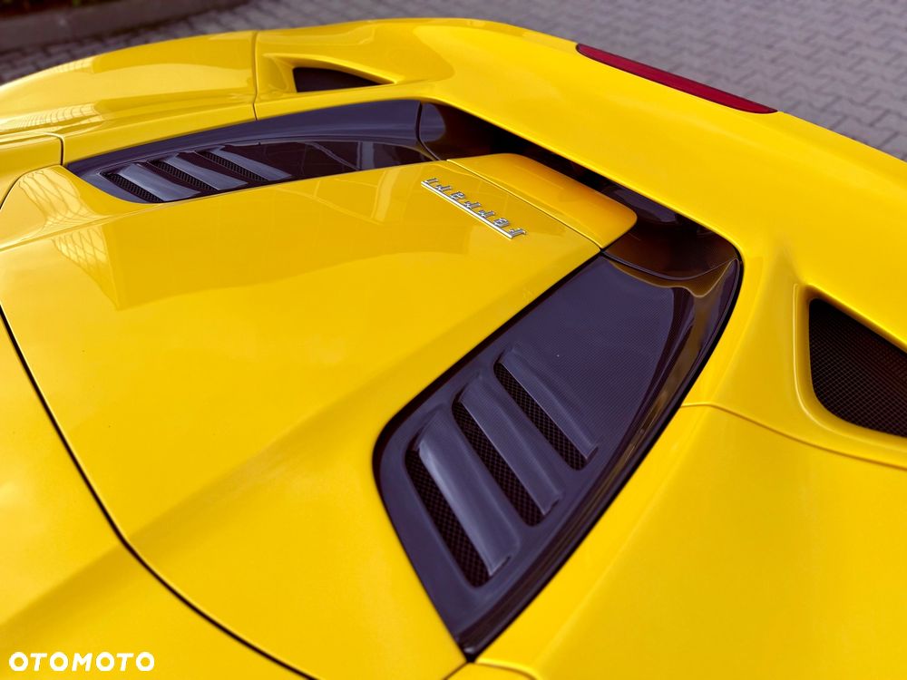 Ferrari F8 Spider - 12