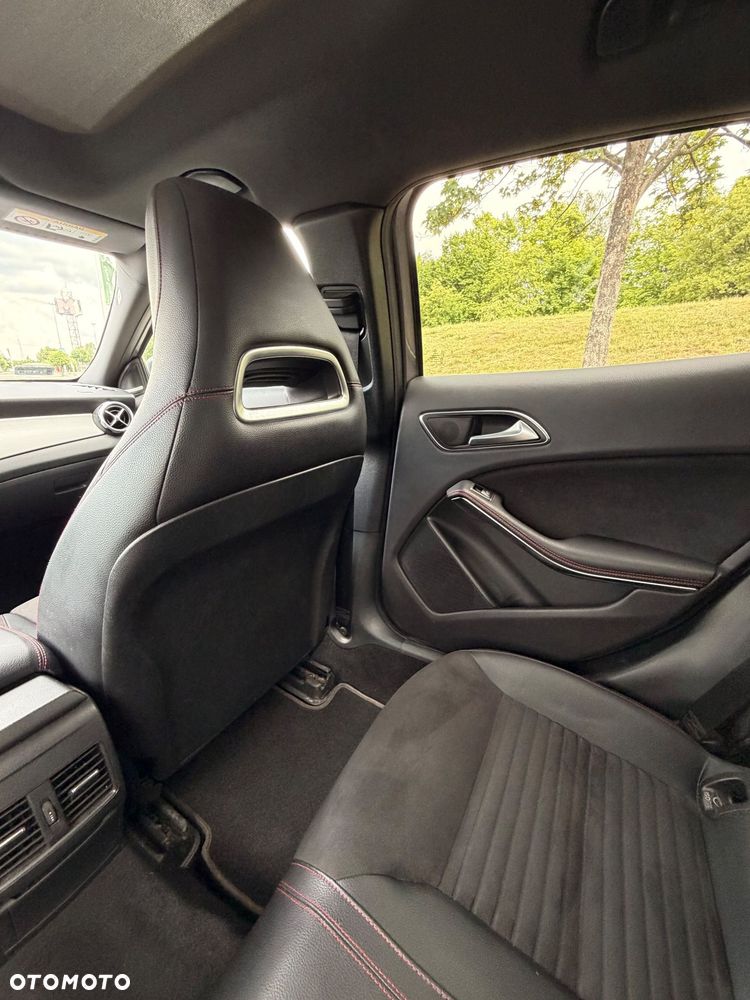 Mercedes-Benz GLA 200 7G-DCT AMG Line - 14