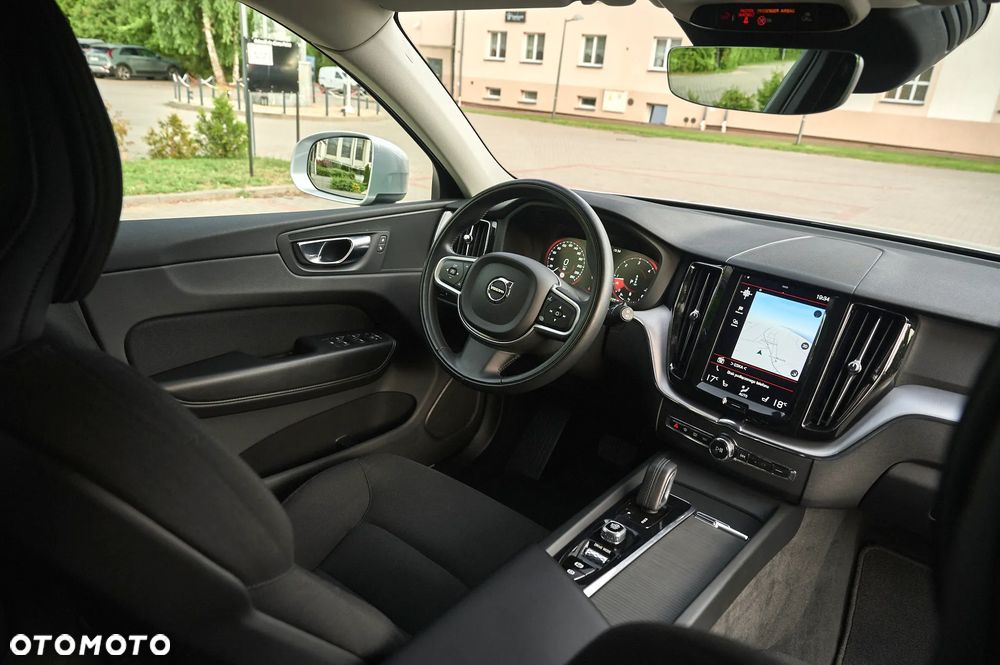 Volvo XC 60 B4 D AWD Momentum Pro - 28