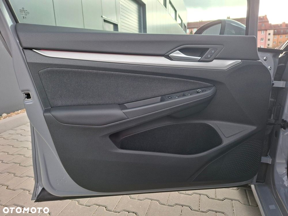 Volkswagen Golf - 10