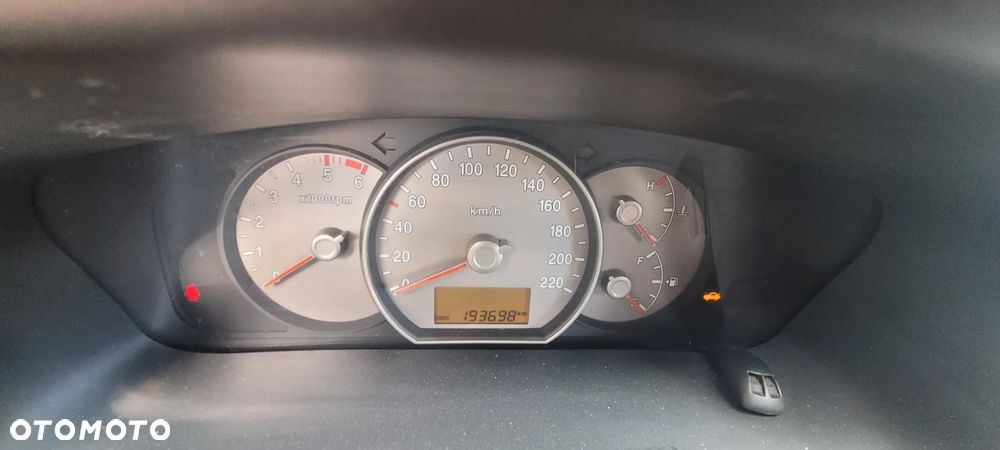 Kia Carens 2.0 CRDi Tour - 9