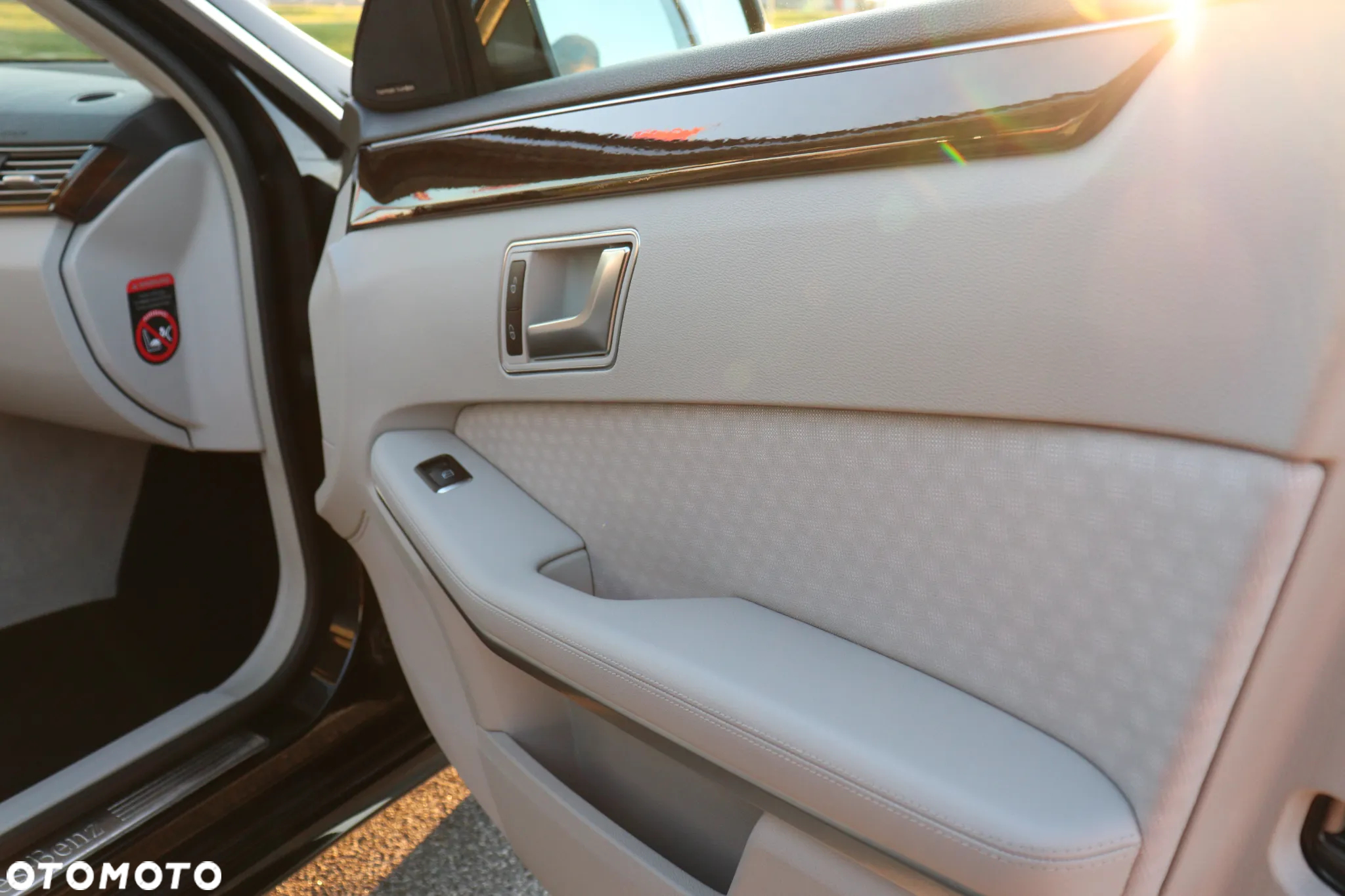 Mercedes-Benz Klasa E 200 CGI BlueEFFICIENCY 7G-TRONIC - 21