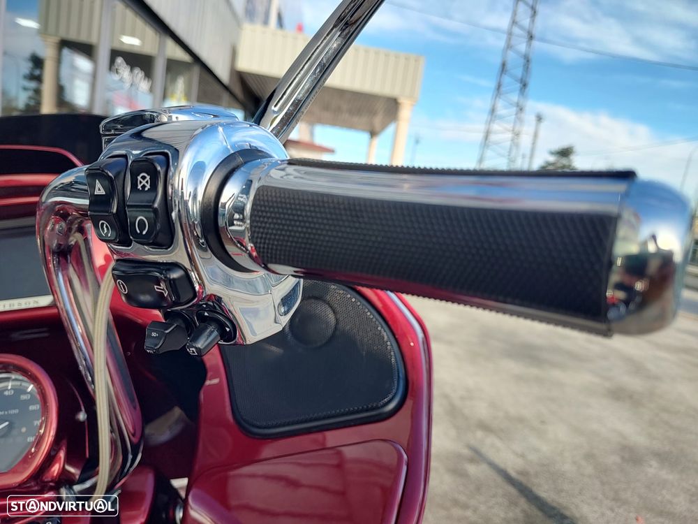 Harley-Davidson Road CVO Road Glide Ultra - 22