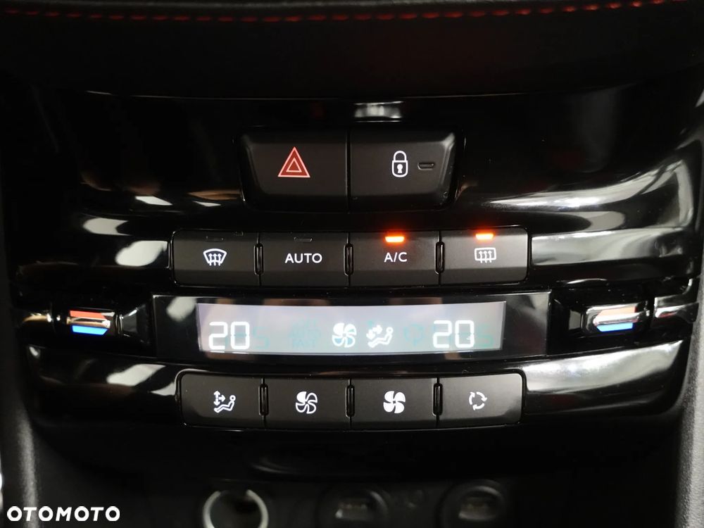 Peugeot 208 GTI 200 THP - 35