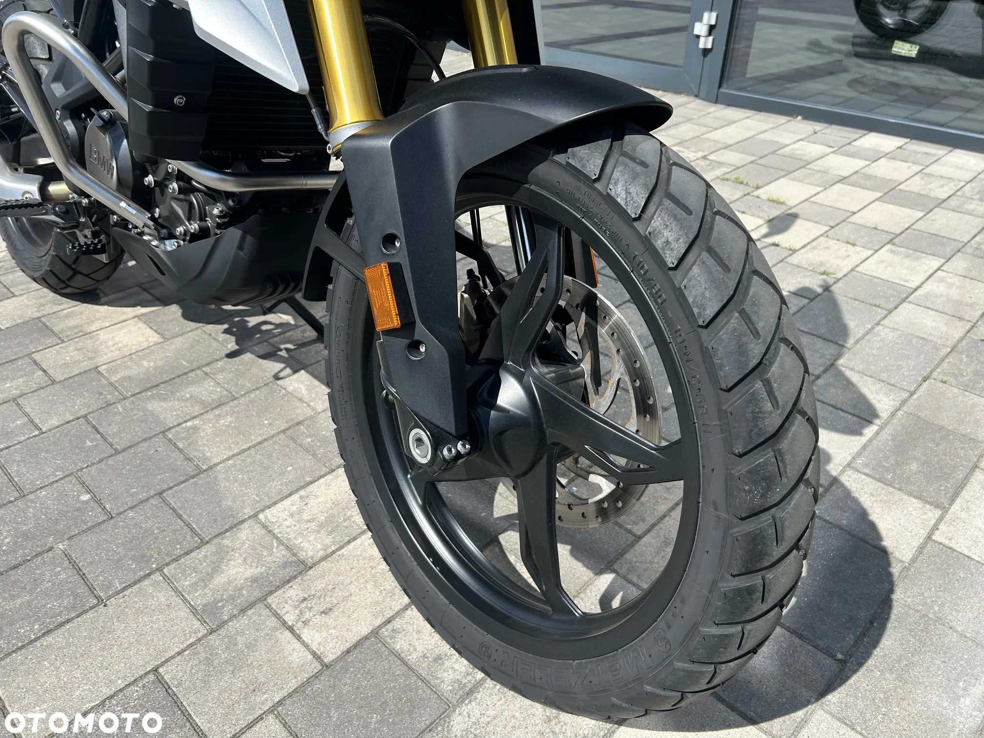 BMW G - 9