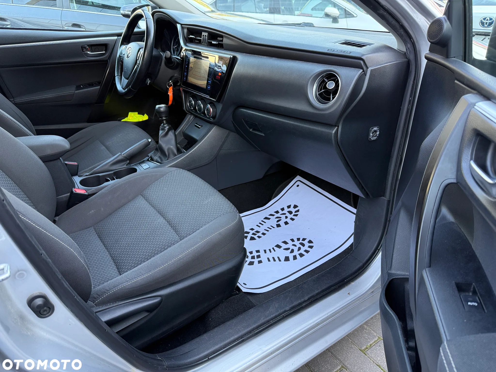 Toyota Corolla 1.6 Classic Plus - 11